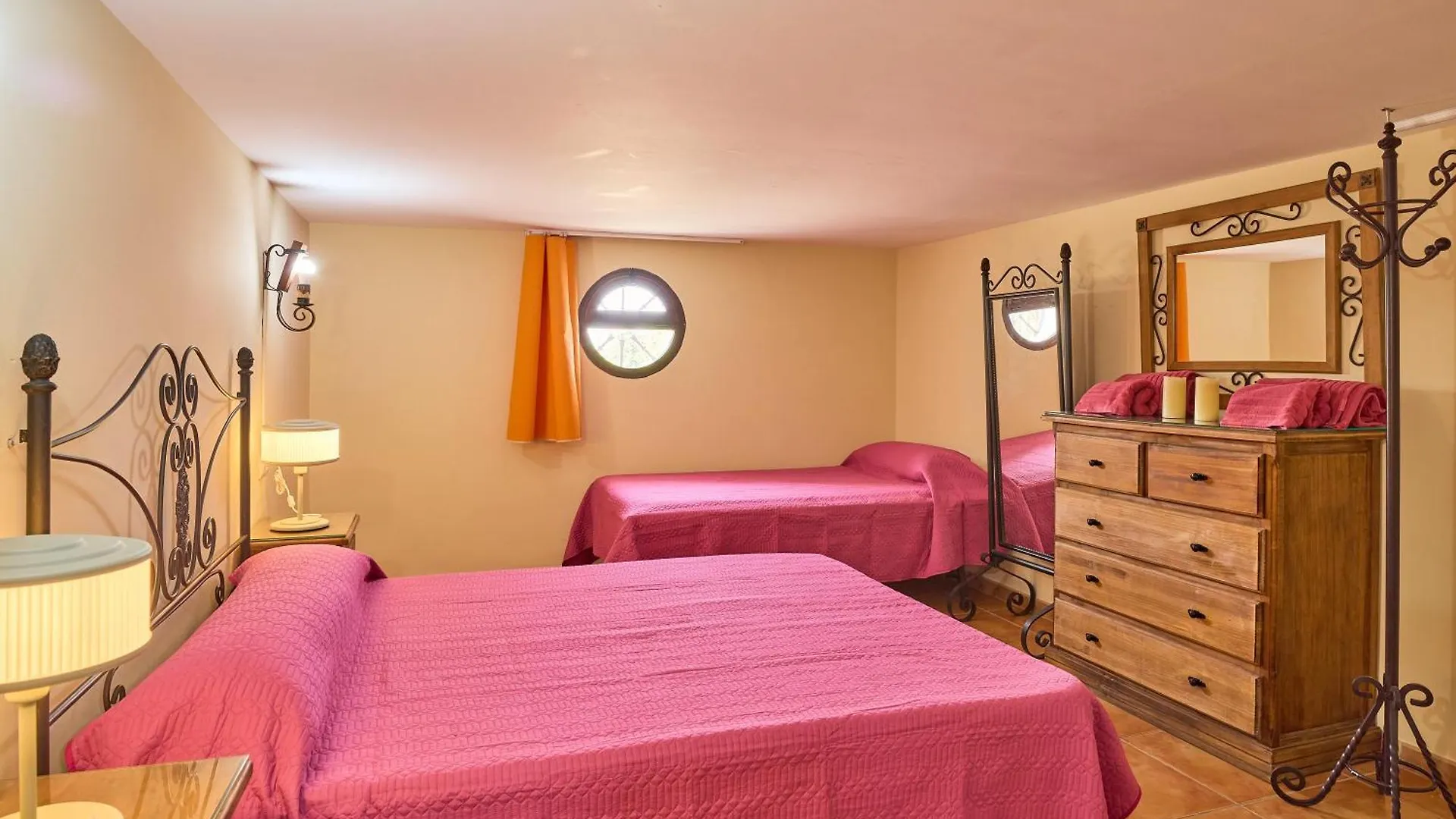 Country house La Cabana Piscina Y Jardin La Carlota Spain