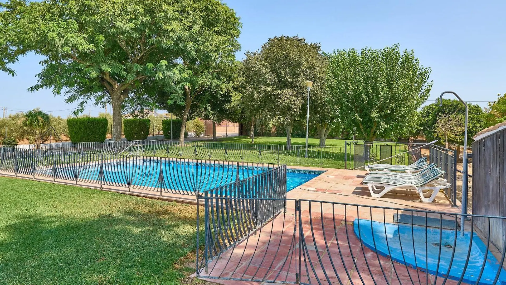 Country house La Cabana Piscina Y Jardin La Carlota