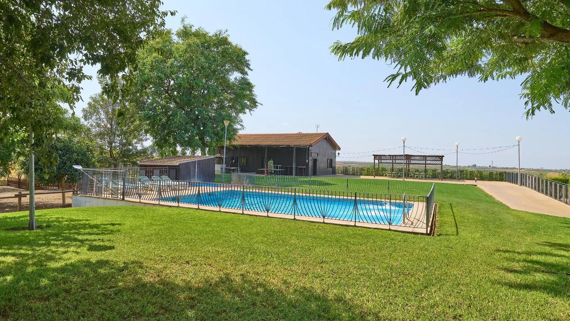 La Cabana Piscina Y Jardin La Carlota